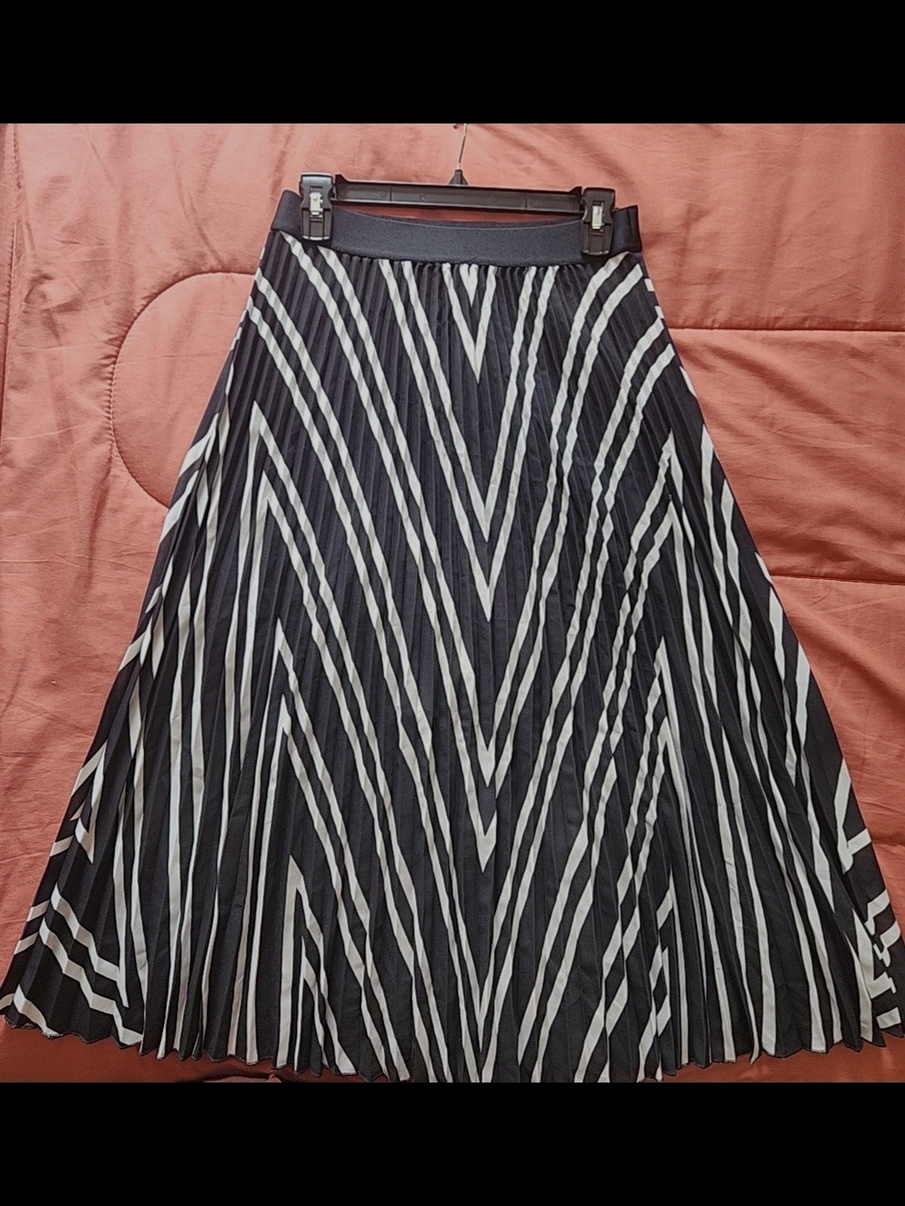 H&M Black and White Striped Pleated Skirt - Picture 2 of 3